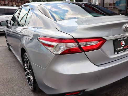 Used 2020 Toyota Camry LE FWD image 12