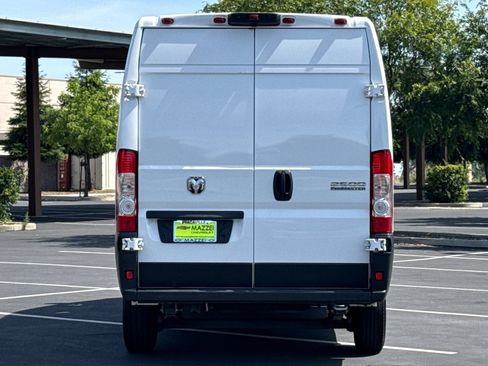 Used 2024 RAM ProMaster 2500 w/ Convenience Group FWD image 11