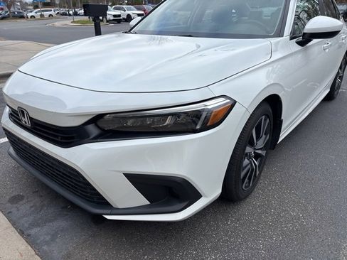 Used 2023 Honda Civic EX image 3