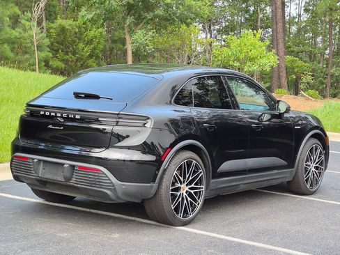 Used 2025 Porsche Macan 4 Electric AWD/4WD image 31