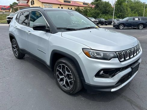 Used 2025 Jeep Compass Limited AWD/4WD image 3
