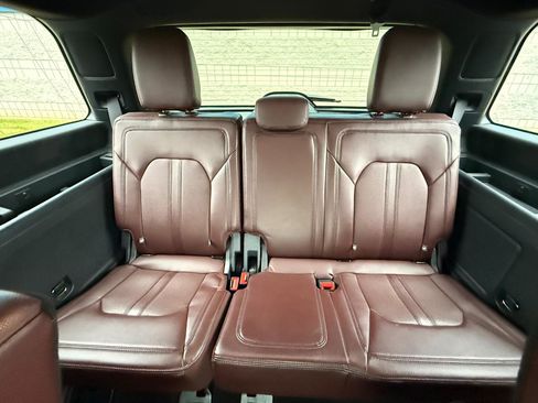 Used 2023 Ford Expedition Limited AWD/4WD image 23