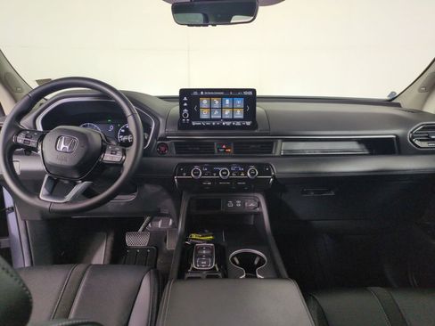 Certified 2024 Honda Pilot Touring image 16