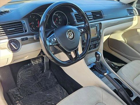 Used 2018 Volkswagen Passat 2.0T SEL Premium FWD image 10