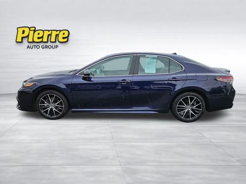 Used 2022 Toyota Camry SE FWD image 2