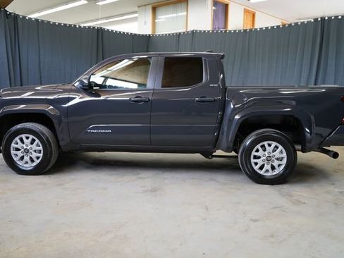 Used 2025 Toyota Tacoma SR5 AWD/4WD image 4