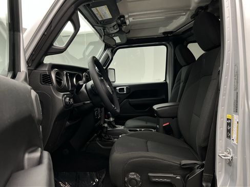 Used 2023 Jeep Wrangler Unlimited Sport AWD/4WD image 11
