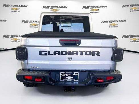 Used 2020 Jeep Gladiator Rubicon w/ Dual Top Group AWD/4WD image 6