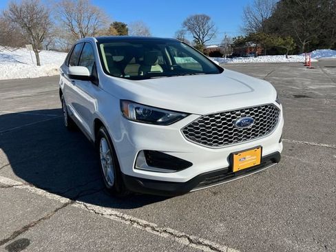 Used 2023 Ford Edge SEL image 2
