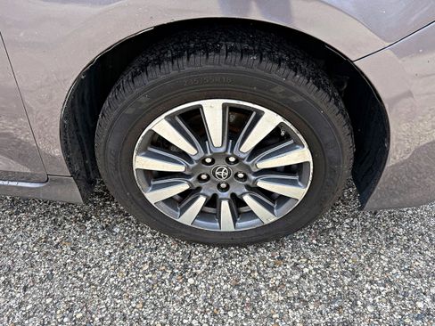 Used 2020 Toyota Sienna XLE w/ Carpet Mat Package image 11