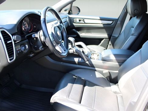 Used 2022 Porsche Cayenne Platinum Edition AWD/4WD image 8
