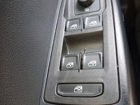 Used 2024 Volkswagen Taos SE image 17