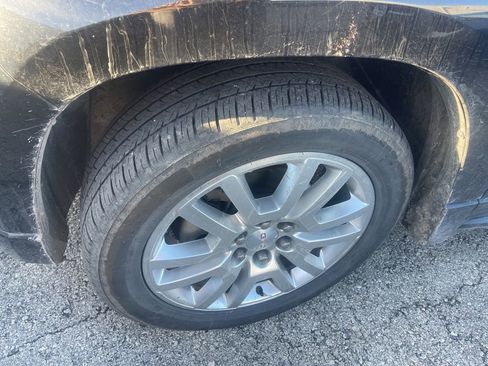 Used 2016 GMC Acadia Denali image 2