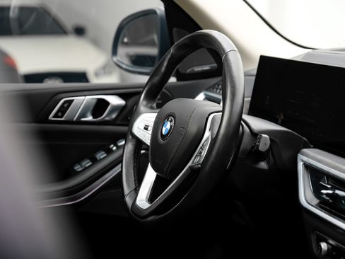 Used 2025 BMW X7 xDrive40i AWD/4WD image 17