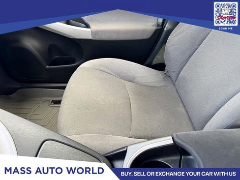 Used 2013 Toyota Prius Five image 7