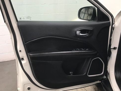 Used 2018 Jeep Compass Latitude w/ Cold Weather Group image 9