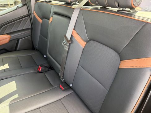 Used 2024 GMC Canyon AT4 w/ AT4 Premium Package AWD/4WD image 18