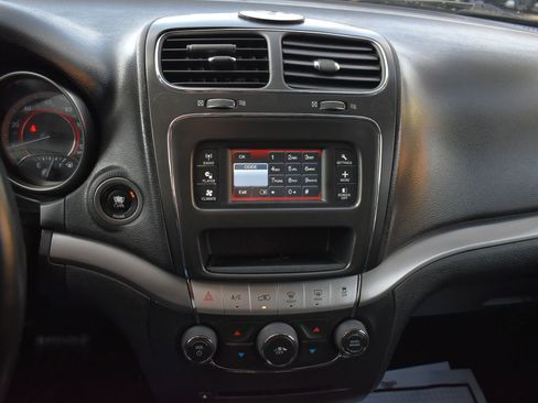 Used 2018 Dodge Journey SE w/ Blacktop Package image 25