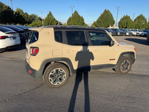 Used 2015 Jeep Renegade Trailhawk w/ Popular Equipment Group AWD/4WD image 5