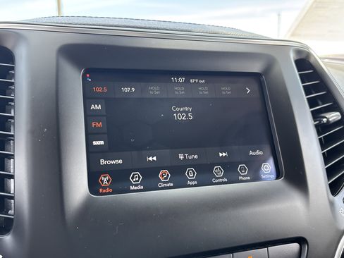 Used 2021 Jeep Cherokee Latitude Plus AWD/4WD image 21