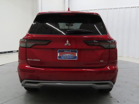 New 2025 Mitsubishi Outlander SE image 4