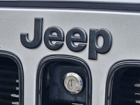 Used 2017 Jeep Wrangler Unlimited Sahara AWD/4WD image 33
