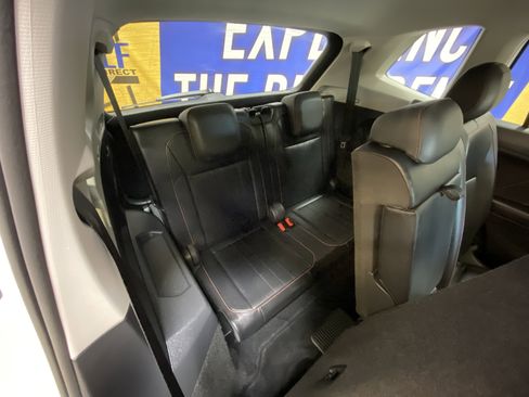 Used 2024 Volkswagen Tiguan SE image 26