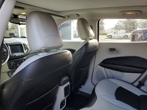 Used 2019 Jeep Compass Latitude FWD image 9