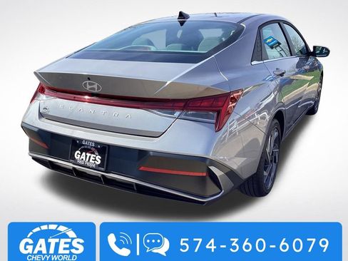 Used 2025 Hyundai Elantra SEL FWD image 9