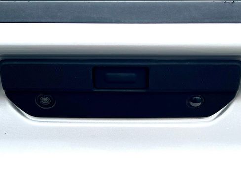 Used 2020 Chevrolet Silverado 1500 Custom w/ Custom Value Package image 6