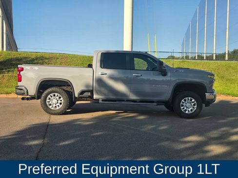 Used 2024 Chevrolet Silverado 2500 LT w/ Convenience Package AWD/4WD image 2