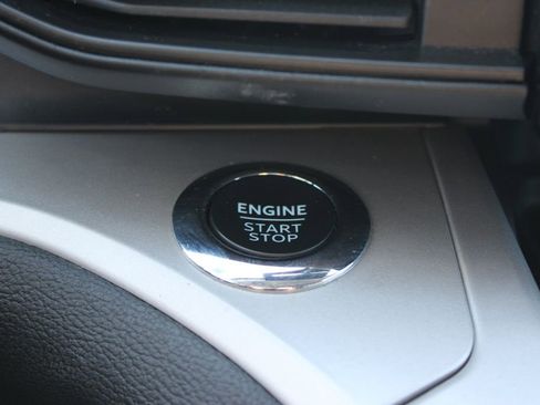 Used 2023 Ford Explorer XLT AWD/4WD image 41