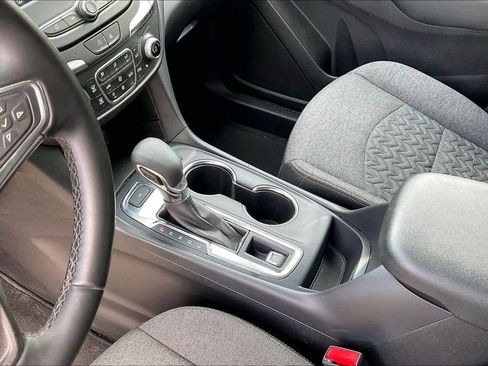 Used 2024 Chevrolet Equinox LT AWD/4WD image 15
