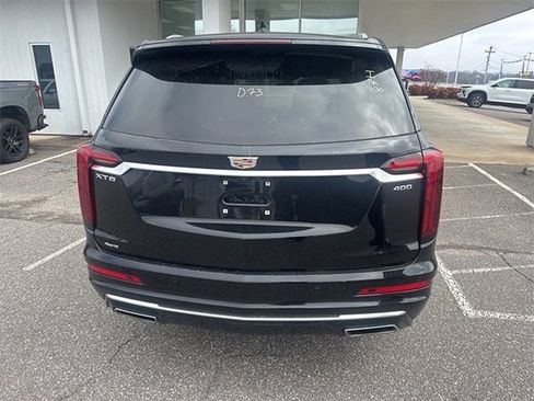 Used 2025 Cadillac XT6 Premium Luxury image 10