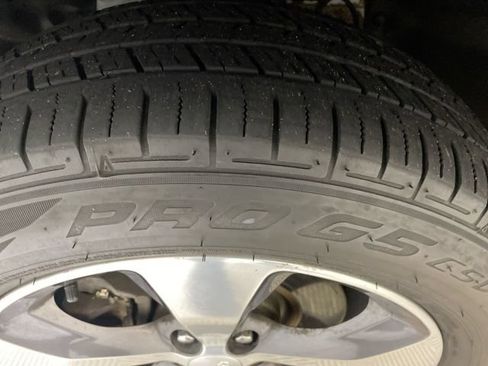 Used 2020 Jeep Cherokee Limited AWD/4WD image 17
