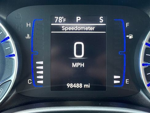 Used 2022 Chrysler Voyager LX image 22