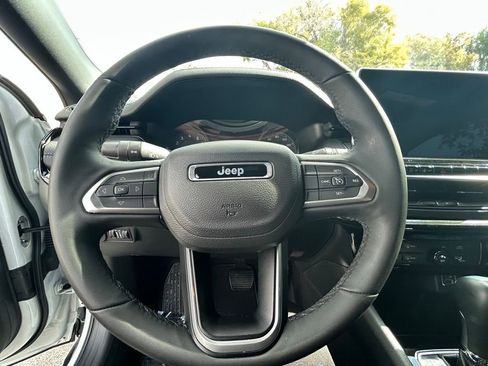 Certified 2025 Jeep Compass Latitude w/ Altitude Special Edition image 19