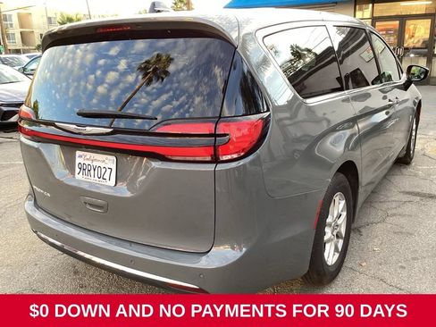 Used 2025 Chrysler Pacifica Select FWD image 5