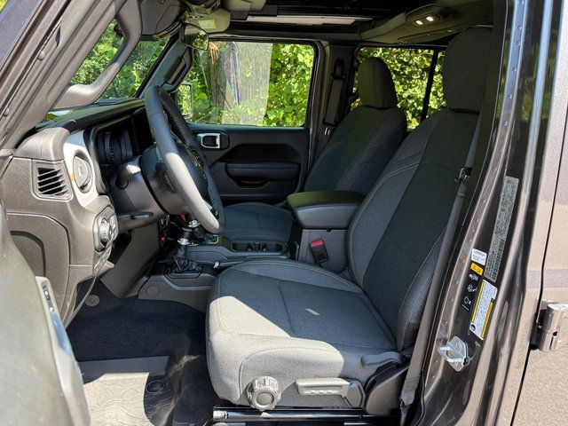Used 2026 Jeep Wrangler Unlimited Sport AWD/4WD image 14