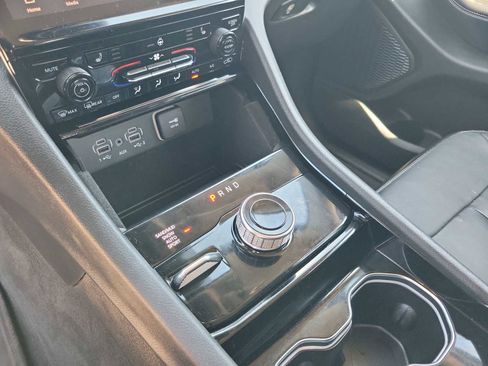 Used 2023 Jeep Grand Cherokee Limited w/ Black Appearance Package AWD/4WD image 21