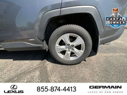 Used 2019 Toyota RAV4 LE w/ Carpet Mat Package AWD/4WD image 24