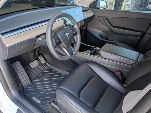 Used 2021 Tesla Model Y Long Range AWD/4WD image 2