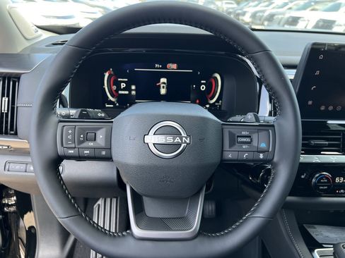 New 2026 Nissan Pathfinder SL image 9