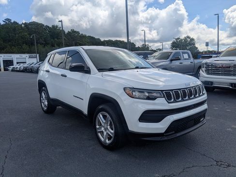 Used 2023 Jeep Compass Sport AWD/4WD image 3