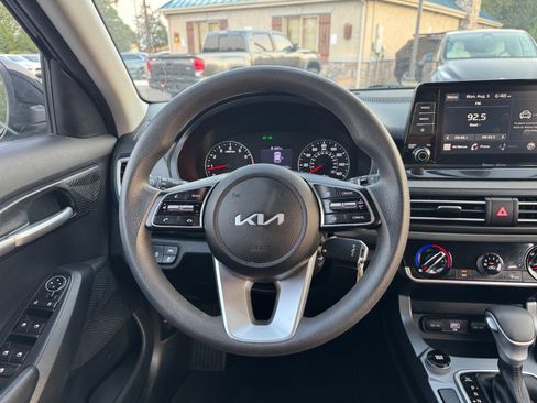 Used 2022 Kia Seltos LX AWD/4WD image 13