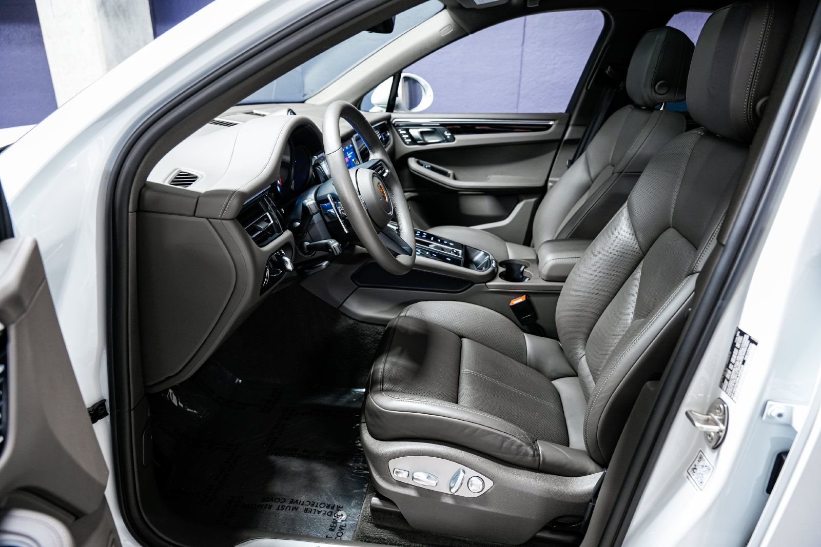 Used 2024 Porsche Macan S AWD/4WD image 21