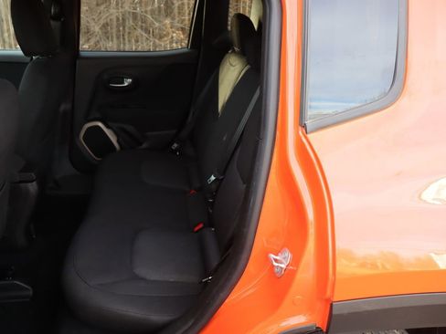 Used 2016 Jeep Renegade Latitude w/ Cold Weather Group image 20