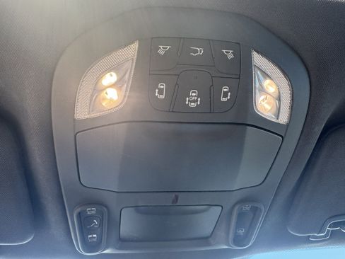 Used 2025 Chrysler Pacifica Limited FWD image 27