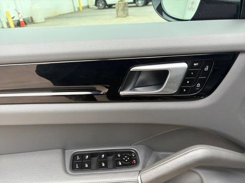 Used 2021 Porsche Cayenne Coupe AWD/4WD image 4
