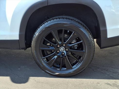 Certified 2019 Toyota Highlander SE w/ Nightshade Edition image 4